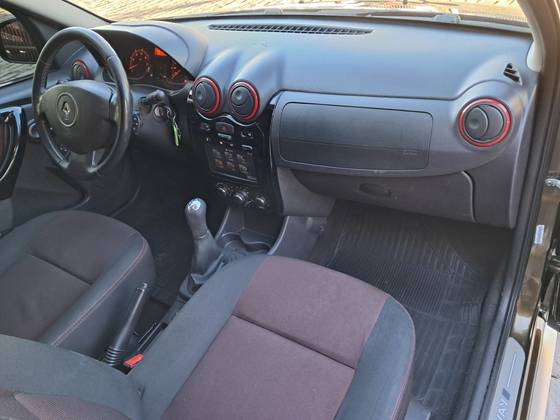 RENAULT SANDERO 1.6 STEPWAY 8V FLEX 4P MANUAL RENAULT SANDERO 1.6 STEPWAY 8V FLEX 4P MANUAL